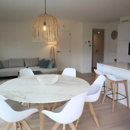 In With Sea View Apartman